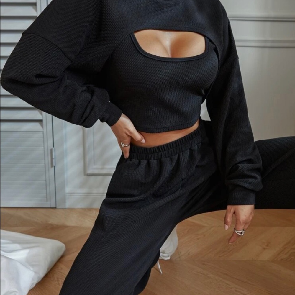 Black Pullover & Sweatpants With Tank Top